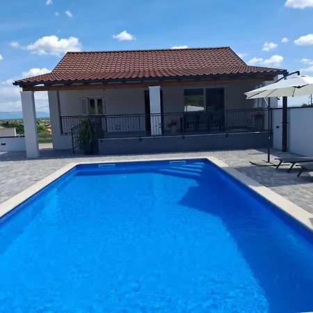Villa Chivas Kovacic